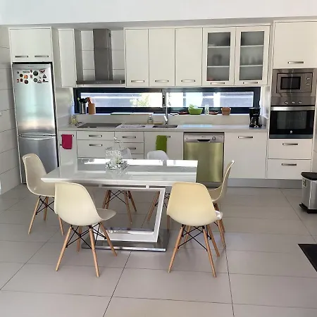 Housesleeps6-pool-beach-garden-solarium-petok