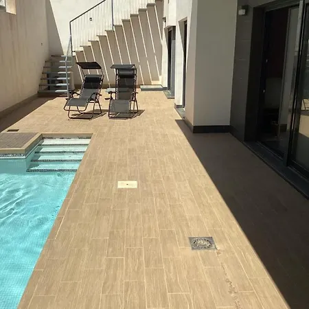 Housesleeps6-pool-beach-garden-solarium-petok